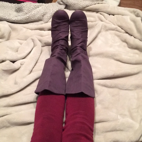 Gently worn fabric boots with 3.5 inch high @ heel - Picture 6 of 8